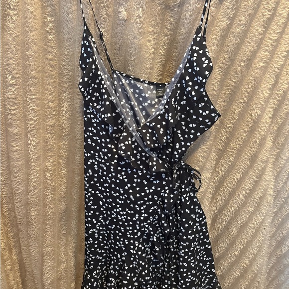 SHEIN Dresses & Skirts - SHEIN Black and White Heart Pattern Top